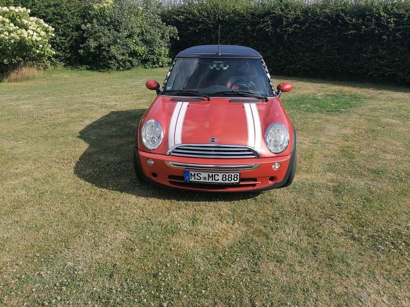 Second-hand Mini Cooper Cabriolet 116 CP (85 kW) 2004 Portocaliu Cabrio