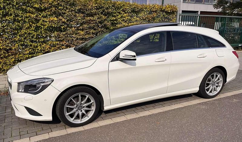 Weiß Gebraucht 2015 Mercedes CLA180 Shooting Brake Kombi | 15.500 € (Fairer Preis) - Bild 1/4