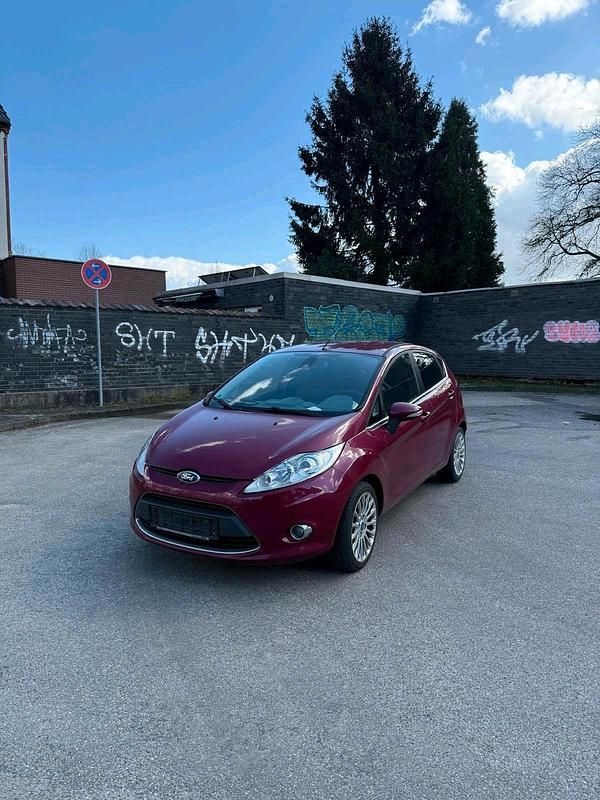 Gebraucht Ford Fiesta 82 PS (60 kW) 2011 Rot Kleinwagen
