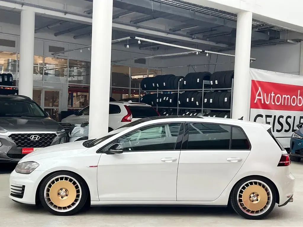 Gebraucht VW Golf VII GTI 220 PS (161 kW) 2013 Oryxweiss Limousine