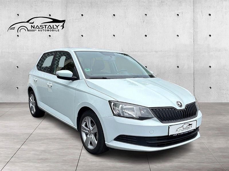 Weiß Gebraucht 2015 Skoda Fabia Active Kleinwagen | 6.990 € (Fairer Preis) - Bild 1/4