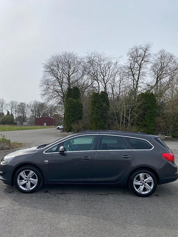 Gebraucht Opel Astra Energy 110 PS (80 kW) 2014 Grau Kombi