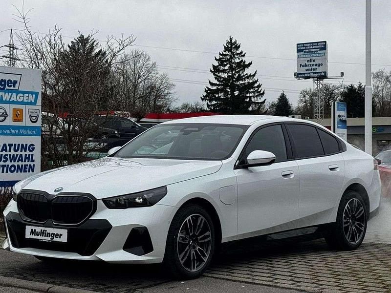 Neu BMW 530e Performance 299 PS (219 kW) 2026 Weiß Limousine