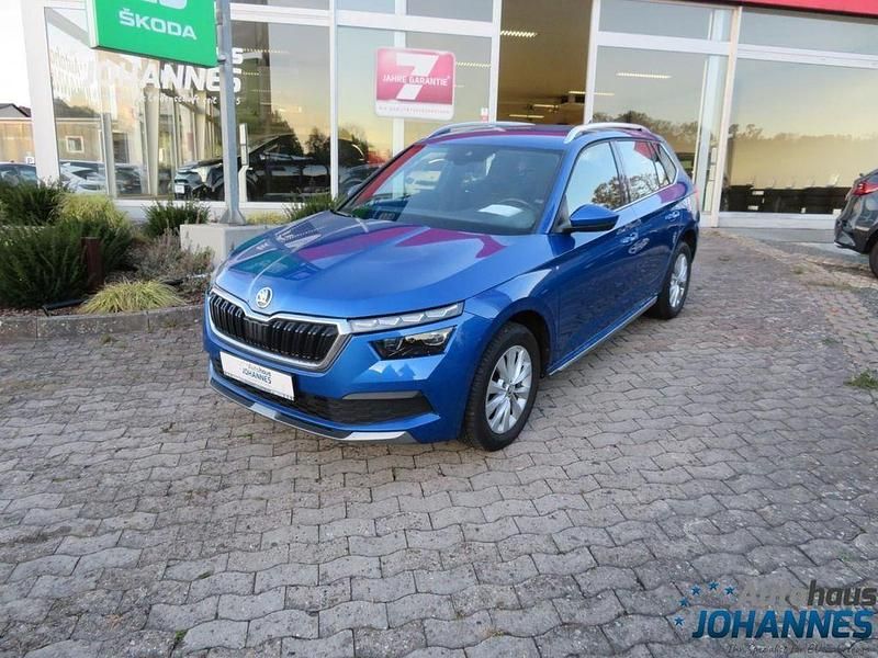 Race blau metallic Gebraucht 2021 Skoda Kamiq Style SUV | 19.490 € (Fairer Preis) - Bild 1/4