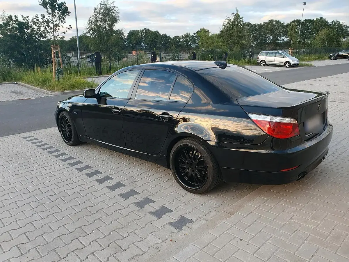 Gebraucht BMW 525 307 PS (225 kW) 2008 Schwarz Limousine