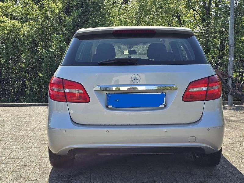 Gebraucht Mercedes B200 156 PS (114 kW) 2012 Grau Kleinwagen