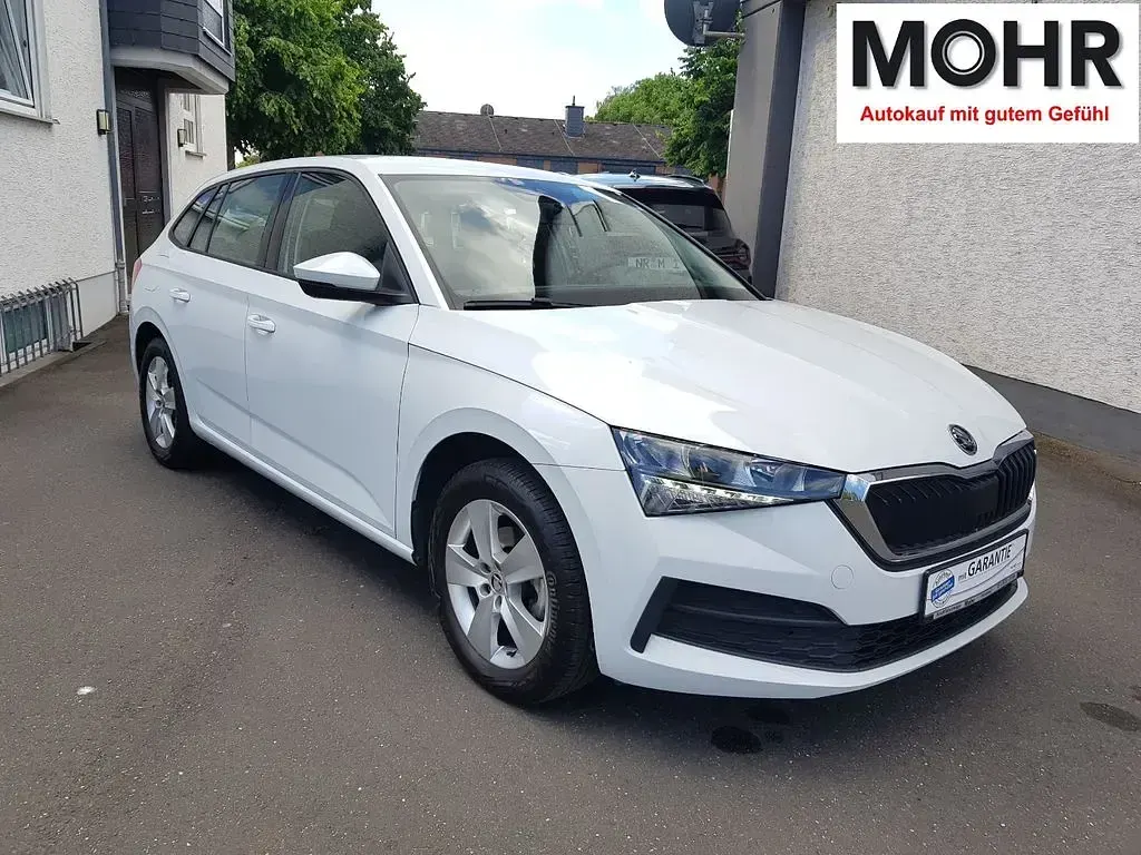 Gebraucht Skoda Scala Active 110 PS (80 kW) 2021 Weiß Kleinwagen
