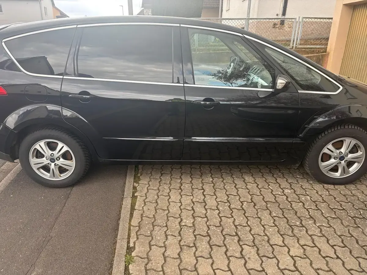 Gebraucht Ford S-MAX S 163 PS (119 kW) 2013 Schwarz Van / Kleinbus
