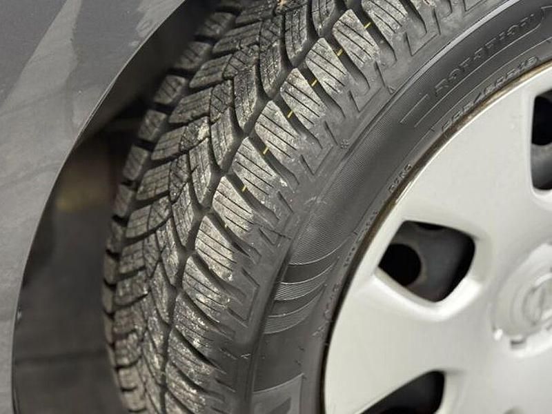 Gebraucht Opel Astra Design Edition 87 PS (63 kW) 2012 Karbongrau (metallic) Limousine