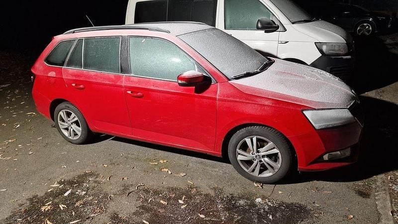 Rot Gebraucht 2021 Skoda Fabia Ambition Kombi | 11.900 € (Superpreis) - Bild 1/4