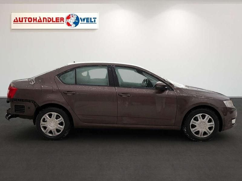 Gebraucht Skoda Octavia Ambition 105 PS (77 kW) 2014 Braun Kleinwagen