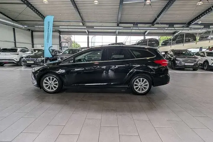 Gebraucht Ford Focus Titanium 125 PS (91 kW) 2015 Schwarz Kombi