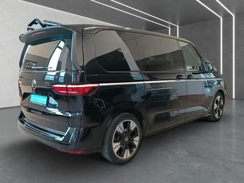 Second-hand VW Multivan Style 150 CP (110 kW) 2022 Negru Monovolum