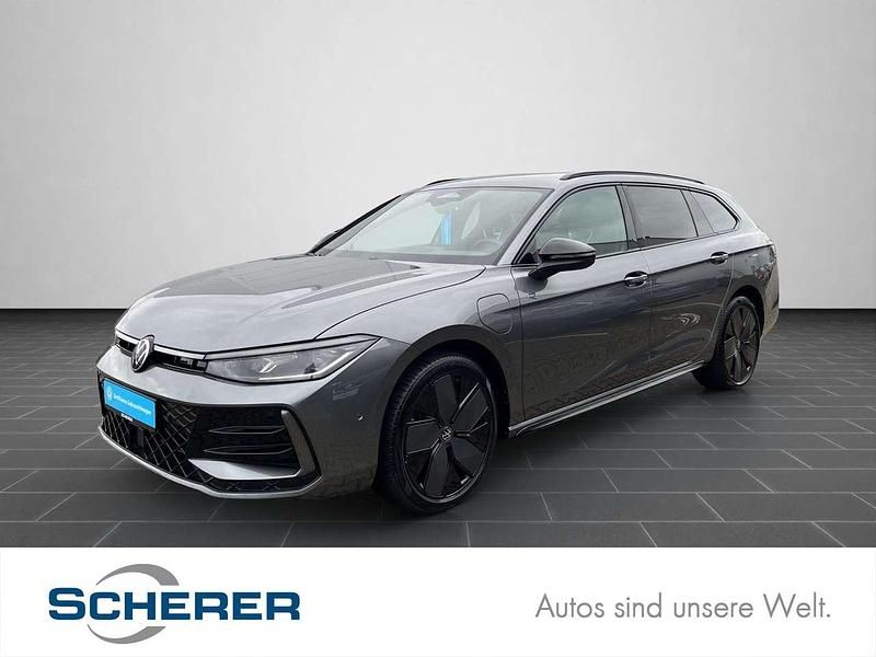 Diabasgrau metallic (metallic) Gebraucht 2025 VW Passat R-line Kombi | 45.800 € (Guter Preis) - Bild 1/3