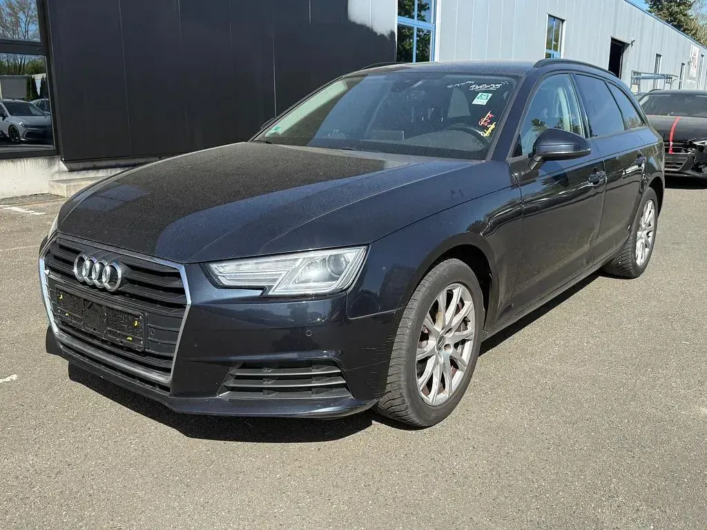 Używany Audi A4 Basis 150 KM (110 kW) 2017 Niebieski Sedan/Limuzyna