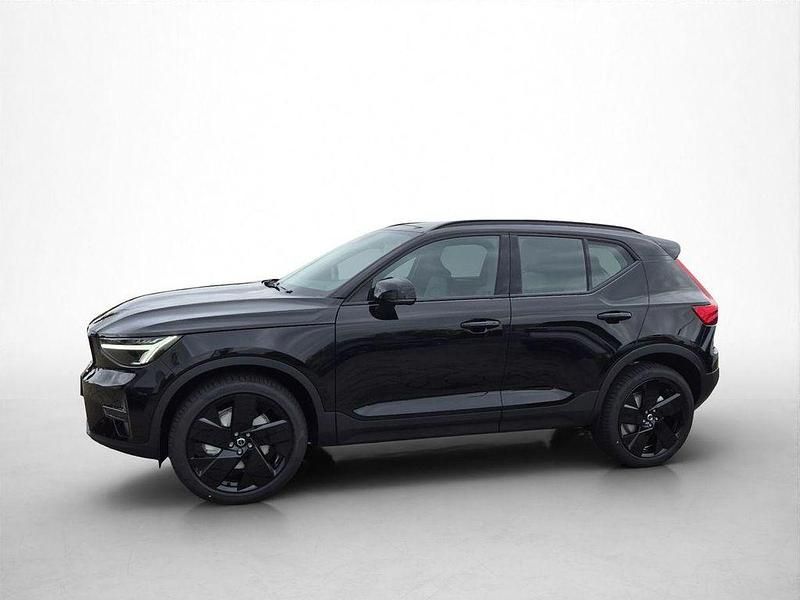 Neu Volvo XC40 163 PS (119 kW) 2025 Schwarz SUV