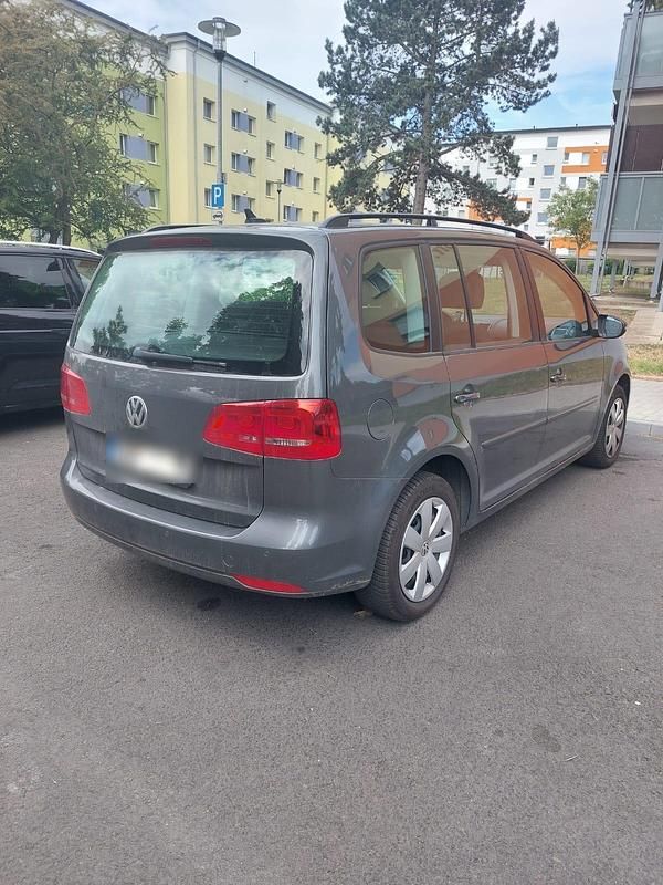 Grau Gebraucht 2013 VW Touran Van / Kleinbus | 8.500 € (Fairer Preis) - Bild 1/4