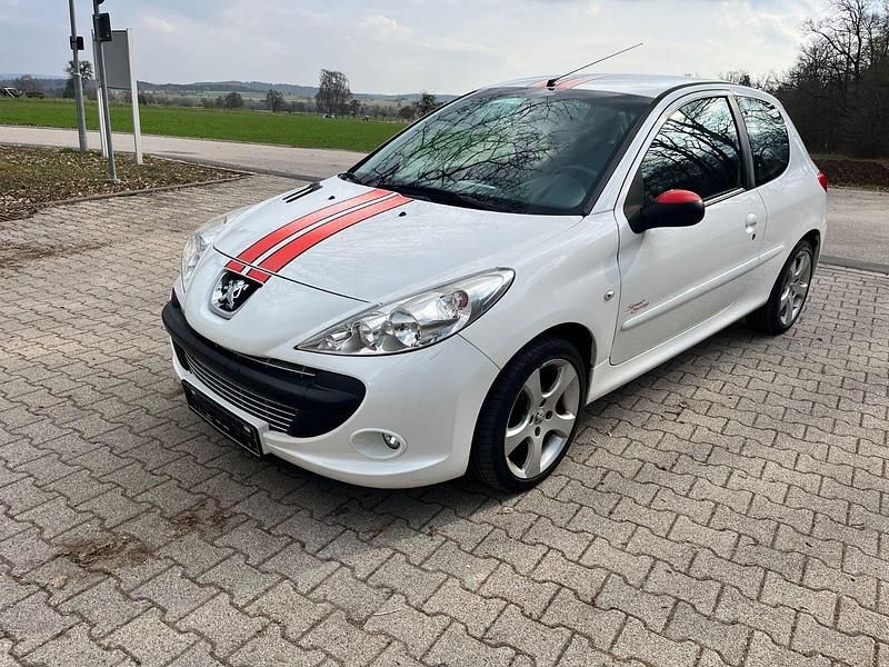 Gebraucht Peugeot 206+ 75 PS (55 kW) 2010 Weiß Kleinwagen