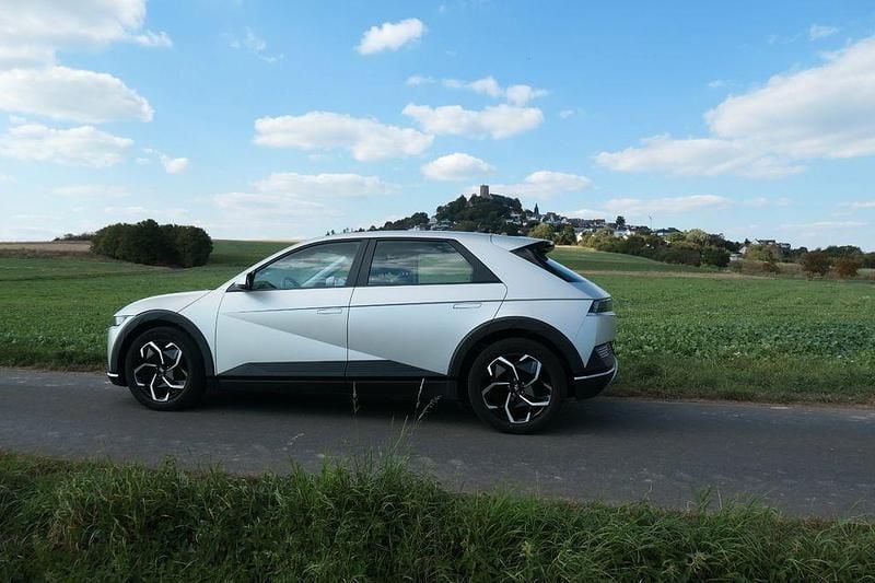 Gold Gebraucht 2023 Hyundai Ioniq 5 Dynamiq SUV | 33.200 € (Superpreis) - Bild 1/4