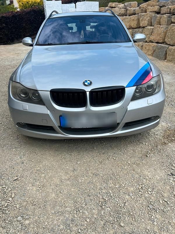 Silber Gebraucht 2006 BMW 330 Kombi | 6.600 € (Guter Preis) - Bild 1/4