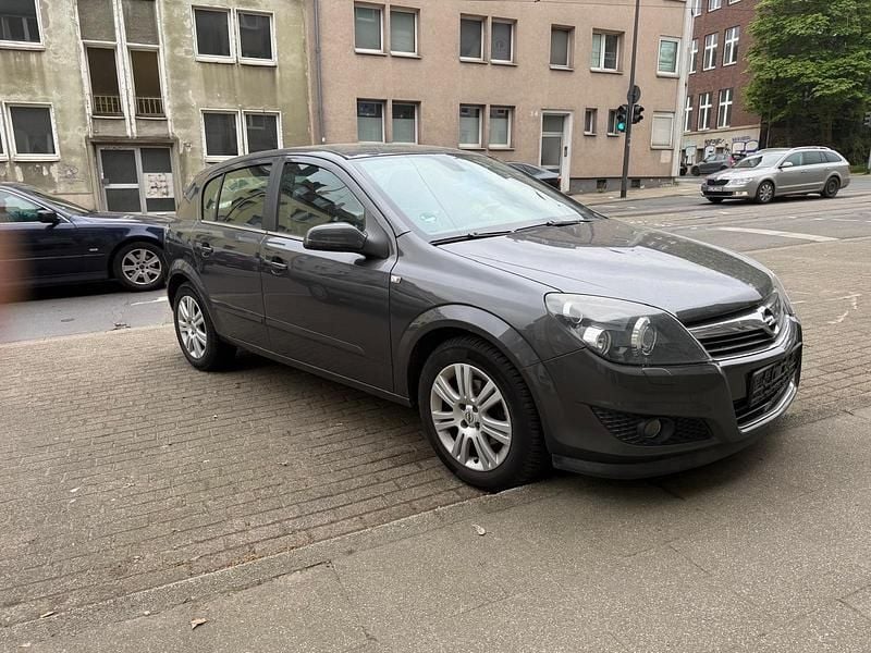 Gebraucht Opel Astra 90 PS (66 kW) 2009 Grau Limousine