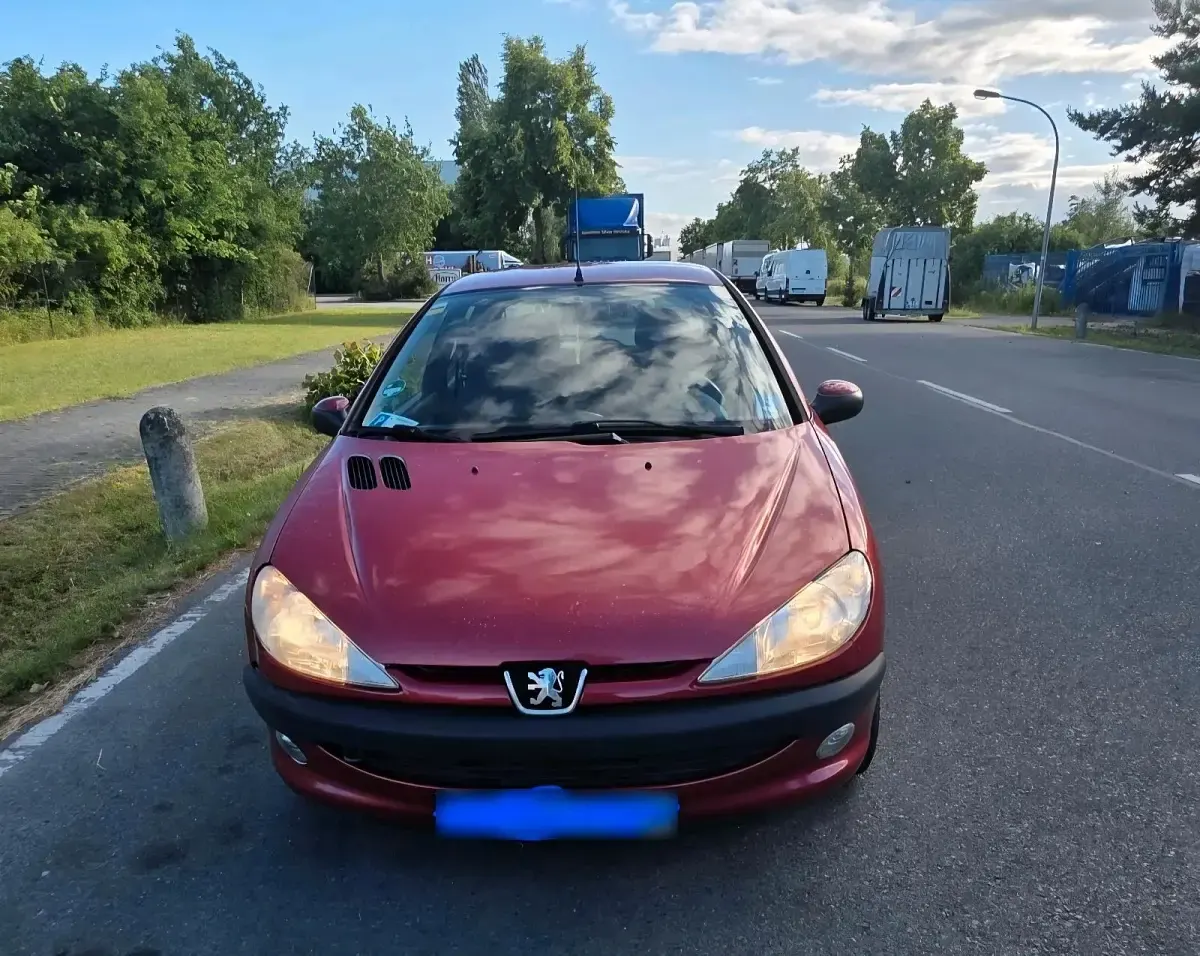 Gebraucht Peugeot 206 75 PS (55 kW) 1998 Rot Kleinwagen