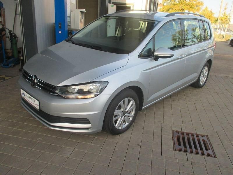 Silber Gebraucht 2021 VW Touran Comfortline Van / Kleinbus | 23.990 € (Fairer Preis) - Bild 1/4