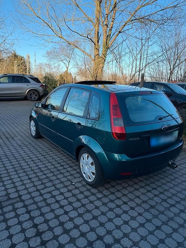 Usata Ford Fiesta 70 CV (51 kW) 2002 Verde Utilitaria