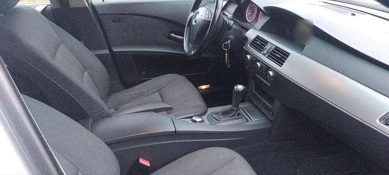 Gebraucht BMW 525 176 PS (129 kW) 2005 Silber Kombi