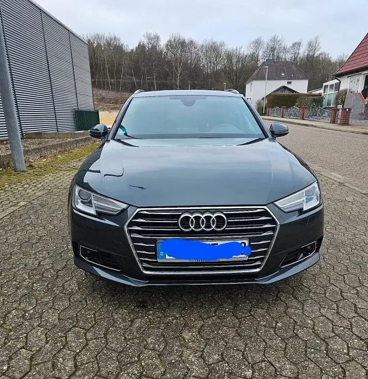 Używany Audi A4 Sport 252 KM (185 kW) 2018 Szary Kombi