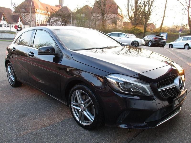 Gebraucht Mercedes A200 156 PS (114 kW) 2016 Violett Limousine