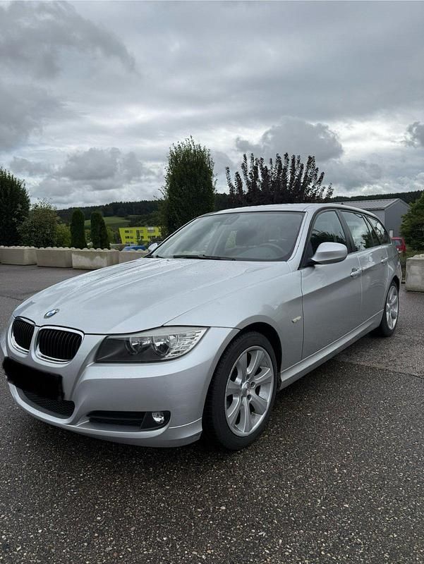 Grau Gebraucht 2009 BMW 318 Kombi | 3.500 € (Superpreis) - Bild 1/4