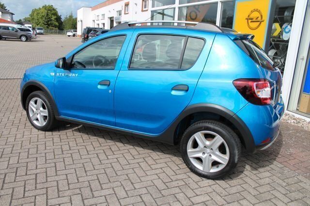 Gebraucht Dacia Sandero Stepway 90 PS (66 kW) 2014 Blau Kleinwagen