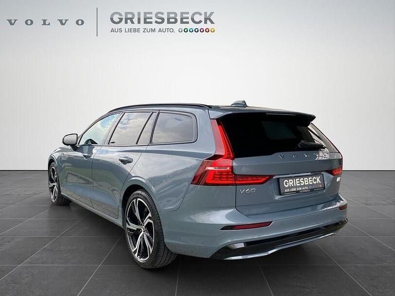 Gebraucht Volvo V60 Plus 455 PS (334 kW) 2023 Thunder grey / metallic Kombi