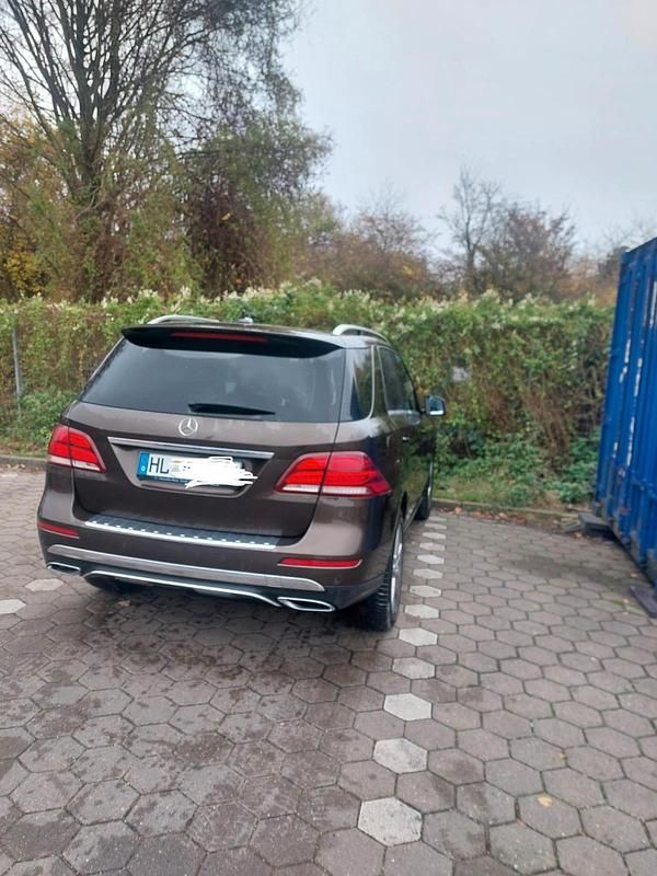 Braun Gebraucht 2016 Mercedes GLE350 Limousine | 29.999 € (Guter Preis) - Bild 1/4