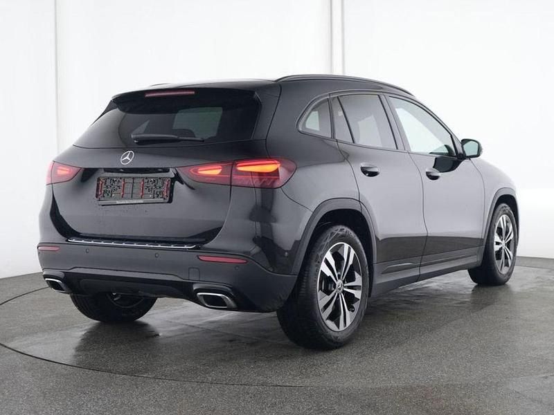 Gebraucht Mercedes GLA250 Progressive 224 PS (164 kW) 2024 Kosmosschwarz (metallic) SUV