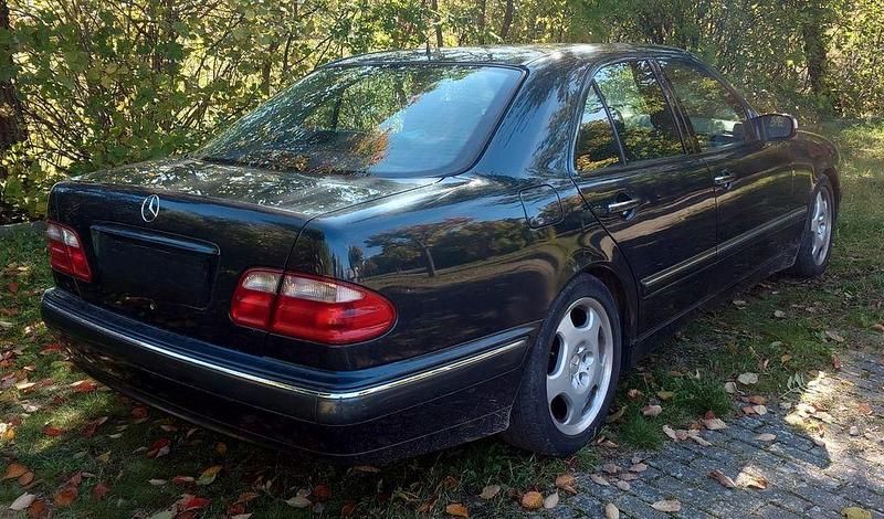 Gebraucht Mercedes E200 Elegance 136 PS (100 kW) 1999 Schwarz Limousine