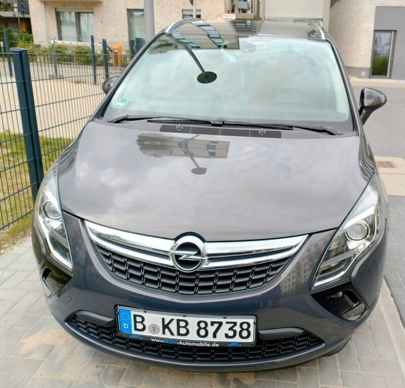 Grau Gebraucht 2015 Opel Zafira Tourer Business Innovation Van / Kleinbus | 12.700 € (Fairer Preis) - Bild 1/4