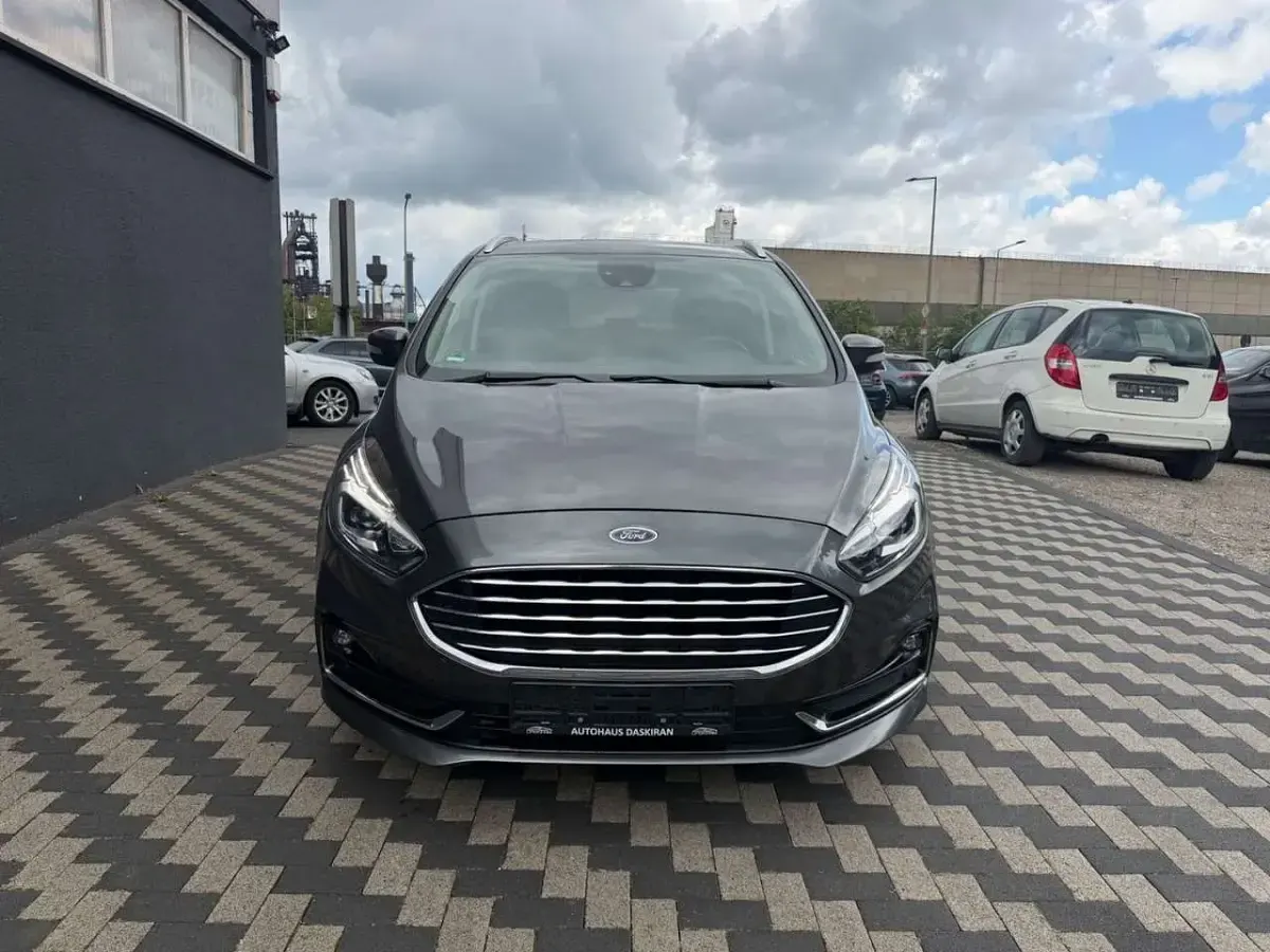 Gebraucht Ford S-MAX Titanium 150 PS (110 kW) 2021 Magnetic Van / Kleinbus