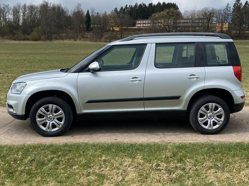 Silber Gebraucht 2015 Skoda Yeti Active SUV | 10.950 € (Guter Preis) - Bild 1/4