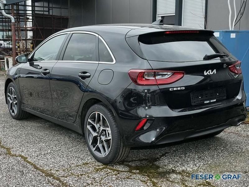 Gebraucht Kia Ceed Style 140 PS (102 kW) 2025 Schwarz (zilinaschwarz) Kleinwagen