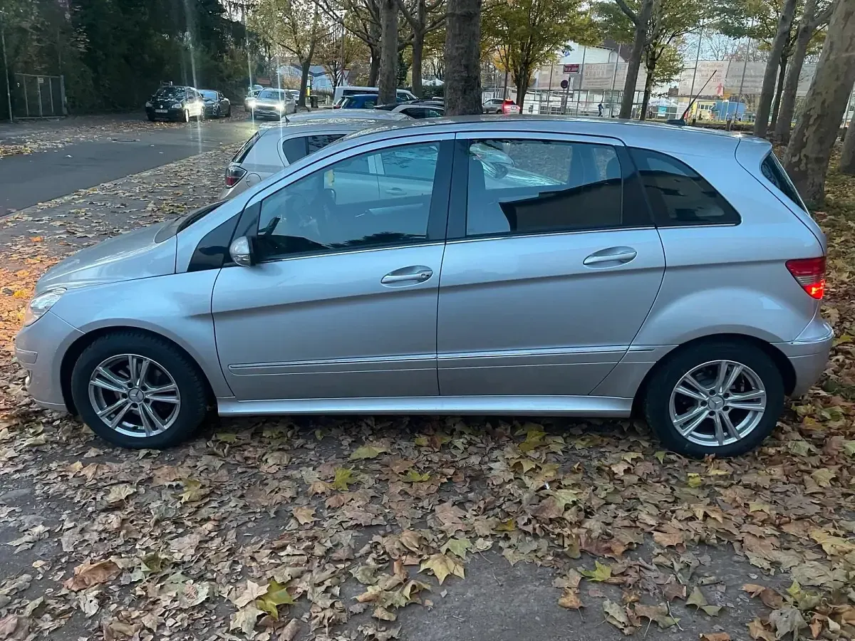 Gebraucht Mercedes B180 109 PS (80 kW) 2007 Silber Van / Kleinbus