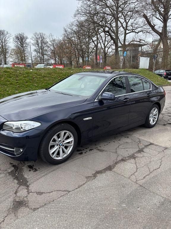 Gebraucht BMW 520 184 PS (135 kW) 2012 Blau Limousine
