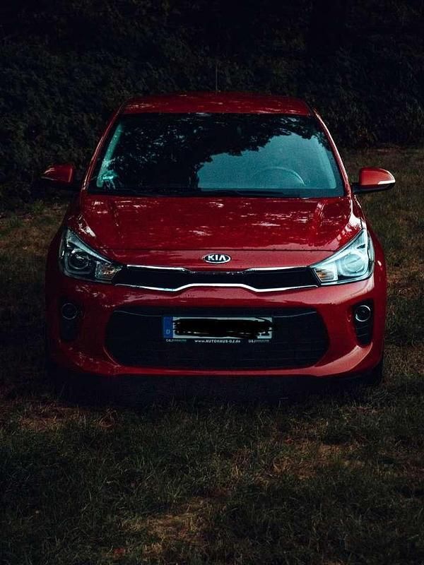 Rot Gebraucht 2019 Kia Rio Spirit Kleinwagen | 13.000 € (Fairer Preis) - Bild 1/4