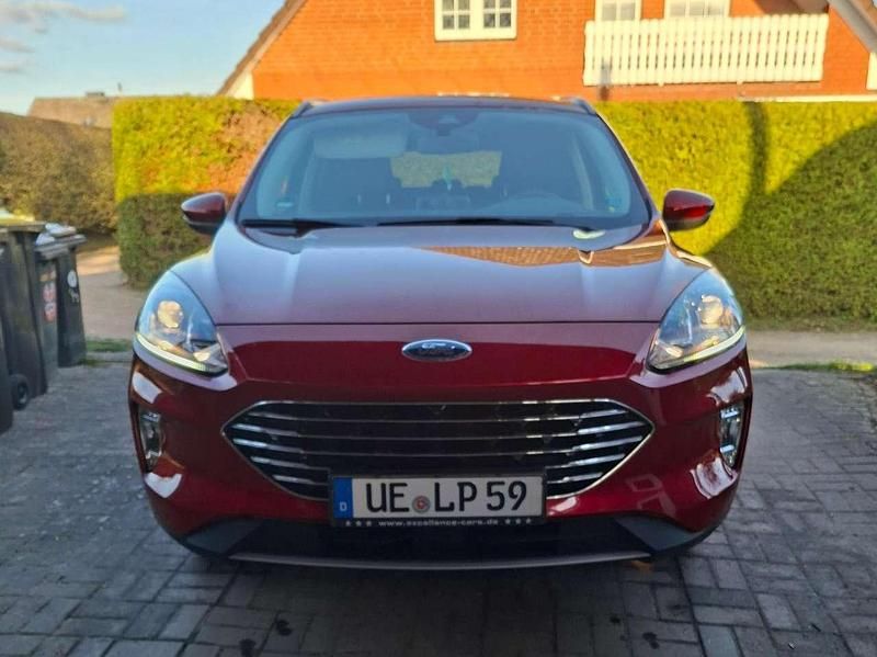 Gebraucht Ford Kuga Titanium 152 PS (111 kW) 2020 Rot SUV