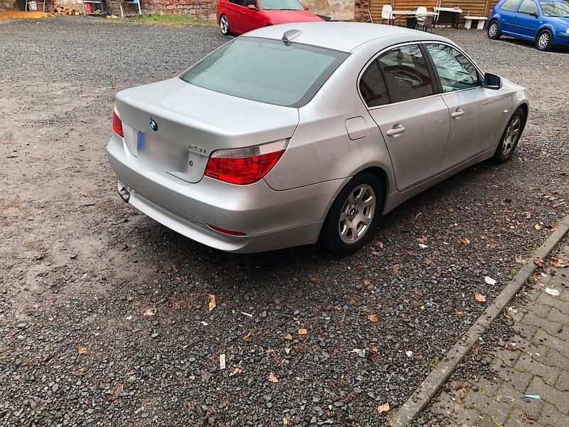 Gebraucht BMW 523 177 PS (130 kW) 2006 Silber Limousine