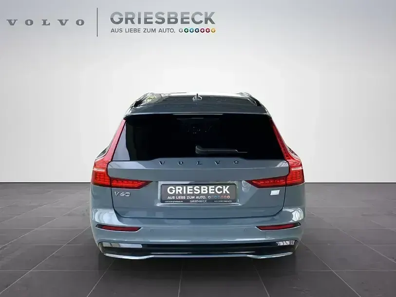 Gebraucht Volvo V60 Plus 455 PS (334 kW) 2023 Thunder grey / metallic Kombi