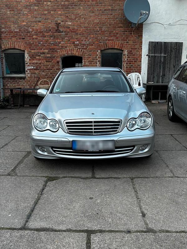 Gebraucht Mercedes C180 143 PS (105 kW) 2005 Silber Limousine