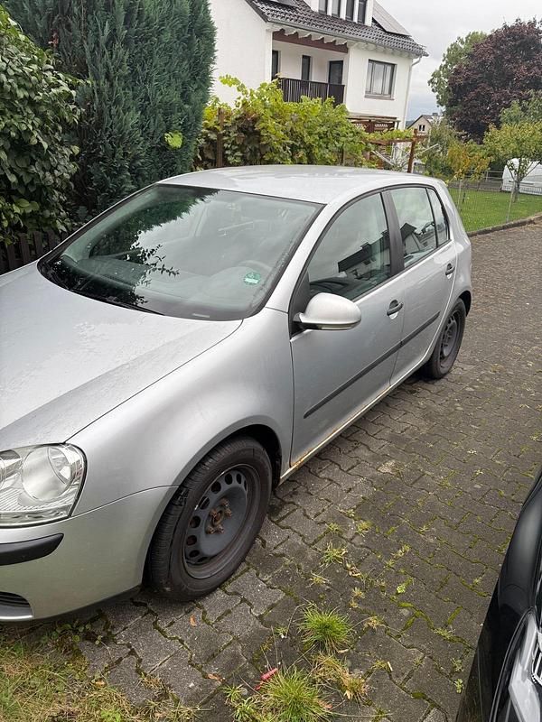 Silber Gebraucht 2005 VW Golf V Kleinwagen | 1.300 € (Superpreis) - Bild 1/4