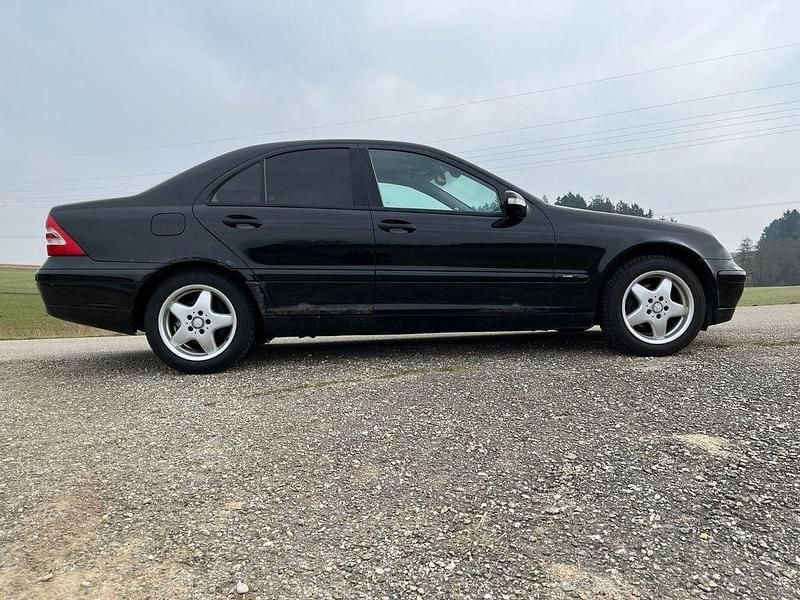 Gebraucht Mercedes C200 Classic 163 PS (119 kW) 2003 Schwarz Limousine